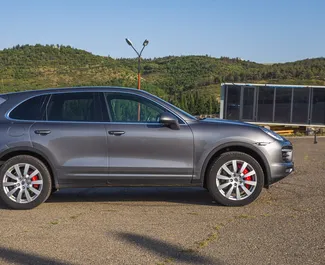 Noleggio auto Porsche Cayenne Turbo 2011 in Georgia, con carburante Benzina e 500 cavalli di potenza ➤ A partire da 320 GEL al giorno.