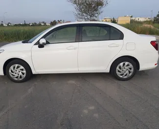 Vista frontale di un noleggio Toyota Corolla Axio a Larnaca, Cipro ✓ Auto #6514. ✓ Cambio Automatico TM ✓ 0 recensioni.