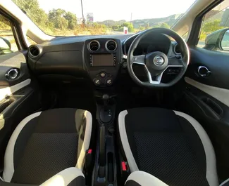 Vista frontale di un noleggio Nissan Note a Limassol, Cipro ✓ Auto #6387. ✓ Cambio Automatico TM ✓ 0 recensioni.