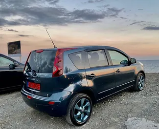 Vista frontale di un noleggio Nissan Note Medalist a Limassol, Cipro ✓ Auto #6388. ✓ Cambio Automatico TM ✓ 0 recensioni.