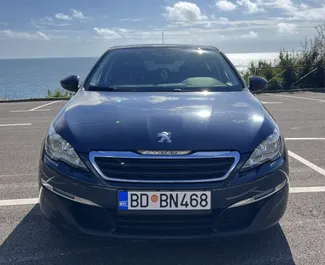 Vista frontale di un noleggio Peugeot 308 a Budva, Montenegro ✓ Auto #6482. ✓ Cambio Manuale TM ✓ 0 recensioni.