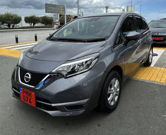 Vista frontale di un noleggio Nissan Note a Limassol, Cipro ✓ Auto #6000. ✓ Cambio Automatico TM ✓ 1 recensioni.