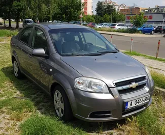 Vista frontale di un noleggio Chevrolet Aveo a Burgas, Bulgaria ✓ Auto #409. ✓ Cambio Automatico TM ✓ 0 recensioni.