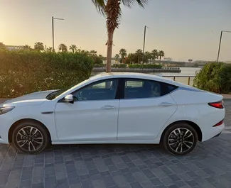 Noleggio auto JAC J7 2023 negli Emirati Arabi Uniti, con carburante Benzina e 248 cavalli di potenza ➤ A partire da 90 AED al giorno.