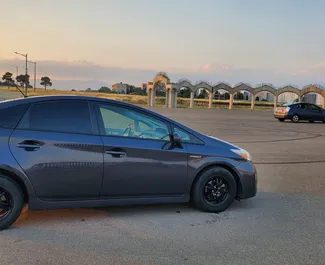 Noleggio auto Toyota Prius 2012 in Georgia, con carburante Benzina e 98 cavalli di potenza ➤ A partire da 70 GEL al giorno.