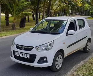 Vista frontale di un noleggio Suzuki Alto all'aeroporto di Mauritius, Mauritius ✓ Auto #6589. ✓ Cambio Automatico TM ✓ 0 recensioni.