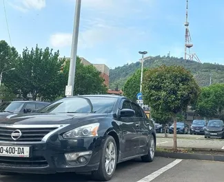 Nissan Altima 2014 disponibile per il noleggio a Tbilisi, con limite di chilometraggio di illimitato.