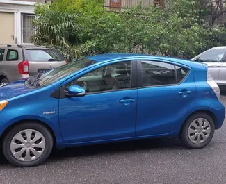 Noleggio Toyota Prius C. Auto Economica, Comfort per il noleggio in Georgia ✓ Cauzione di Senza deposito ✓ Opzioni assicurative RCT.