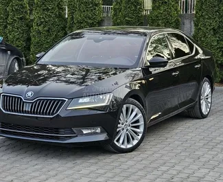 Vista frontale di un noleggio Skoda Superb a Belgrado, Serbia ✓ Auto #2538. ✓ Cambio Automatico TM ✓ 1 recensioni.