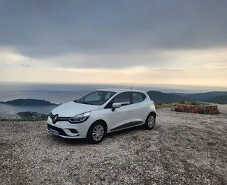 Vista frontale di un noleggio Renault Clio 4 a Budva, Montenegro ✓ Auto #6612. ✓ Cambio Manuale TM ✓ 5 recensioni.