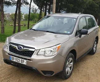 Subaru Forester 2015 con sistema A trazione integrale, disponibile a Tbilisi.