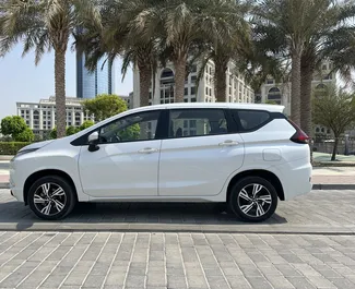 Vista frontale di un noleggio Mitsubishi Xpander a Dubai, Emirati Arabi Uniti ✓ Auto #5127. ✓ Cambio Automatico TM ✓ 0 recensioni.