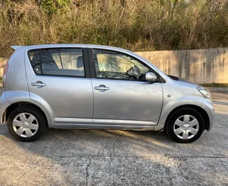 Noleggio auto Daihatsu Sirion 2010 in Montenegro, con carburante Benzina e 103 cavalli di potenza ➤ A partire da 25 EUR al giorno.