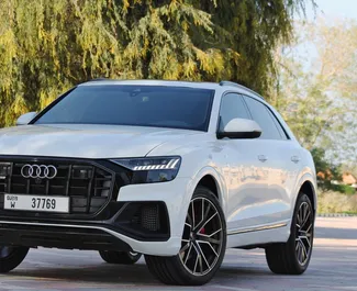 Vista frontale di un noleggio Audi Q8 a Dubai, Emirati Arabi Uniti ✓ Auto #6644. ✓ Cambio Automatico TM ✓ 0 recensioni.