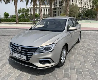 Vista frontale di un noleggio MG 5 a Dubai, Emirati Arabi Uniti ✓ Auto #4863. ✓ Cambio Automatico TM ✓ 0 recensioni.