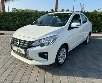 Vista frontale di un noleggio Mitsubishi Attrage a Dubai, Emirati Arabi Uniti ✓ Auto #4869. ✓ Cambio Automatico TM ✓ 0 recensioni.