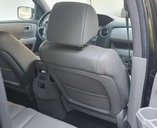 Noleggio Honda Pilot. Auto Comfort, Premium, Crossover per il noleggio in Albania ✓ Cauzione di Deposito di 250 EUR ✓ Opzioni assicurative RCT, CDW, SCDW.