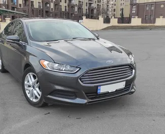 Vista frontale di un noleggio Ford Fusion Sedan a Tbilisi, Georgia ✓ Auto #5625. ✓ Cambio Automatico TM ✓ 6 recensioni.