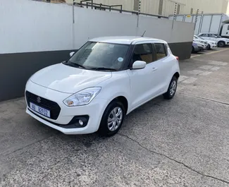 Vista frontale di un noleggio Suzuki Swift a Ayia Napa, Cipro ✓ Auto #6465. ✓ Cambio Automatico TM ✓ 0 recensioni.