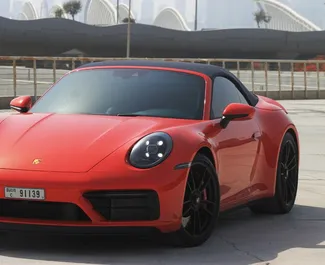 Vista frontale di un noleggio Porsche 911 Carrera GTS a Dubai, Emirati Arabi Uniti ✓ Auto #6799. ✓ Cambio Automatico TM ✓ 0 recensioni.