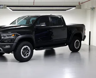 Vista frontale di un noleggio Dodge Ram TRX a Dubai, Emirati Arabi Uniti ✓ Auto #6747. ✓ Cambio Automatico TM ✓ 0 recensioni.