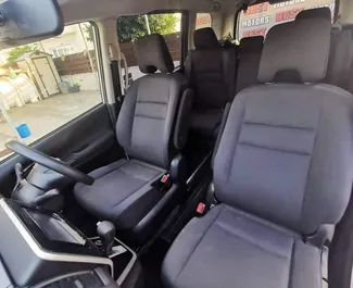 Noleggio Nissan Serena. Auto Comfort, Monovolume per il noleggio a Cipro ✓ Cauzione di Senza deposito ✓ Opzioni assicurative RCT, CDW, SCDW, Passeggeri, Furto, Giovane.