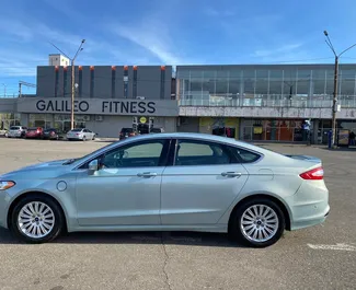 Motore Ibrido da 2,0L di Ford Fusion Sedan 2017 per il noleggio a Kutaisi.