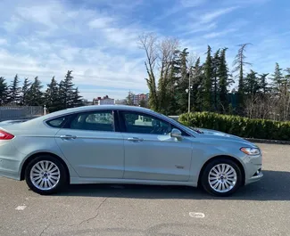 Noleggio Ford Fusion Sedan. Auto Comfort, Premium per il noleggio in Georgia ✓ Cauzione di Deposito di 300 GEL ✓ Opzioni assicurative RCT, CDW, Passeggeri.