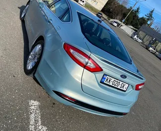 Interni di Ford Fusion Sedan in affitto in Georgia. Un'ottima auto da 5 posti con cambio Automatico.