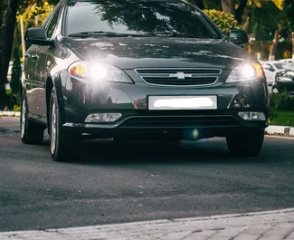 Vista frontale di un noleggio Chevrolet Lacetti a Tashkent, Uzbekistan ✓ Auto #6833. ✓ Cambio Automatico TM ✓ 0 recensioni.