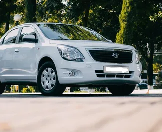 Vista frontale di un noleggio Chevrolet Cobalt a Tashkent, Uzbekistan ✓ Auto #6834. ✓ Cambio Automatico TM ✓ 1 recensioni.