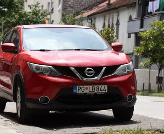 Vista frontale di un noleggio Nissan Qashqai a Podgorica, Montenegro ✓ Auto #5568. ✓ Cambio Automatico TM ✓ 1 recensioni.