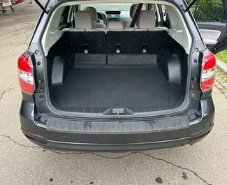 Interni di Subaru Forester in affitto in Georgia. Un'ottima auto da 5 posti con cambio Automatico.