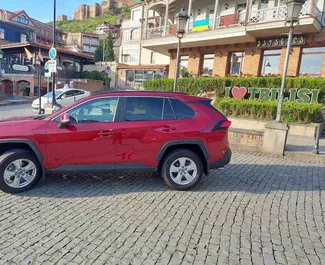 Vista frontale di un noleggio Toyota Rav4 a Tbilisi, Georgia ✓ Auto #6792. ✓ Cambio Automatico TM ✓ 0 recensioni.