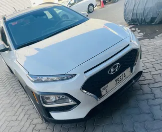 Noleggio Hyundai Kona. Auto Comfort, Crossover per il noleggio negli Emirati Arabi Uniti ✓ Cauzione di Deposito di 1000 AED ✓ Opzioni assicurative RCT, CDW.