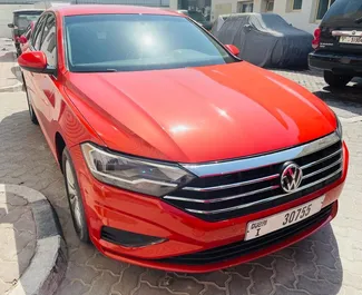 Noleggio auto Volkswagen Jetta 2019 negli Emirati Arabi Uniti, con carburante Benzina e 140 cavalli di potenza ➤ A partire da 95 AED al giorno.