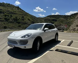 Noleggio auto Porsche Cayenne 2013 in Georgia, con carburante Diesel e 262 cavalli di potenza ➤ A partire da 320 GEL al giorno.