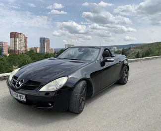 Vista frontale di un noleggio Mercedes-Benz SLK Cabrio a Tbilisi, Georgia ✓ Auto #7141. ✓ Cambio Automatico TM ✓ 1 recensioni.