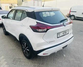 Noleggio Nissan Kicks. Auto Economica, Comfort, Crossover per il noleggio negli Emirati Arabi Uniti ✓ Cauzione di Deposito di 1000 AED ✓ Opzioni assicurative RCT, CDW.