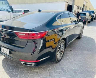 Noleggio Kia Cadenza. Auto Comfort, Premium per il noleggio negli Emirati Arabi Uniti ✓ Cauzione di Deposito di 1500 AED ✓ Opzioni assicurative RCT, CDW.