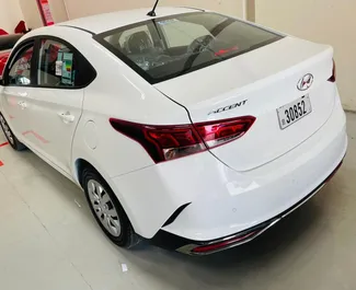 Noleggio Hyundai Accent. Auto Economica per il noleggio negli Emirati Arabi Uniti ✓ Cauzione di Deposito di 1000 AED ✓ Opzioni assicurative RCT, SCDW.