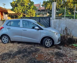 Vista frontale di un noleggio Hyundai i10 a Mauritius, Mauritius ✓ Auto #7107. ✓ Cambio Automatico TM ✓ 0 recensioni.