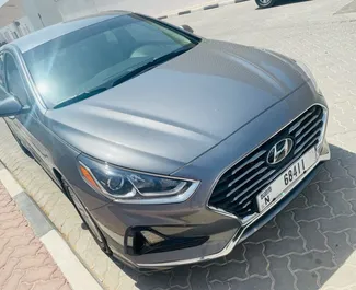 Vista frontale di un noleggio Hyundai Sonata a Dubai, Emirati Arabi Uniti ✓ Auto #7112. ✓ Cambio Automatico TM ✓ 0 recensioni.