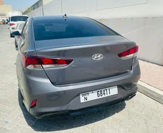 Noleggio Hyundai Sonata. Auto Comfort, Premium per il noleggio negli Emirati Arabi Uniti ✓ Cauzione di Deposito di 1000 AED ✓ Opzioni assicurative RCT, SCDW.