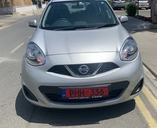 Vista frontale di un noleggio Nissan March a Limassol, Cipro ✓ Auto #7231. ✓ Cambio Automatico TM ✓ 0 recensioni.