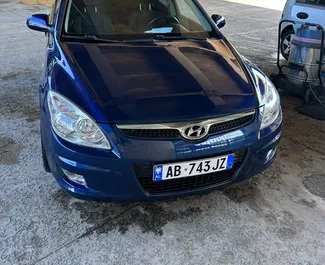 Vista frontale di un noleggio Hyundai i30 a Durazzo, Albania ✓ Auto #7298. ✓ Cambio Manuale TM ✓ 1 recensioni.