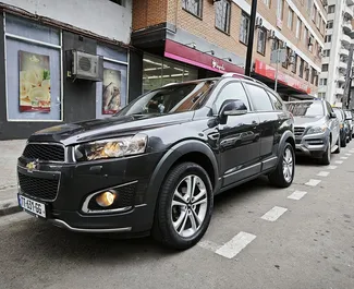 Vista frontale di un noleggio Chevrolet Captiva a Tbilisi, Georgia ✓ Auto #7266. ✓ Cambio Automatico TM ✓ 0 recensioni.