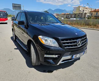 Vista frontale di un noleggio Mercedes-Benz ML350 a Tirana, Albania ✓ Auto #7221. ✓ Cambio Automatico TM ✓ 0 recensioni.