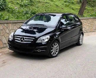 Vista frontale di un noleggio Mercedes-Benz B-Class a Durazzo, Albania ✓ Auto #7300. ✓ Cambio Automatico TM ✓ 6 recensioni.