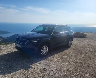 Vista frontale di un noleggio Skoda Kodiaq a Budva, Montenegro ✓ Auto #7189. ✓ Cambio Automatico TM ✓ 0 recensioni.